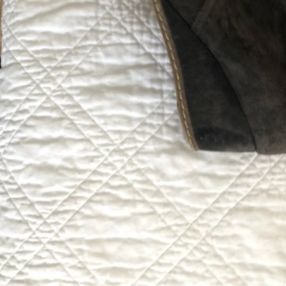 Great condition Franco Sarto Women’s Sz 9 Gray Suede Wedge Heel Lace-Up Booties - Picture 5 of 12